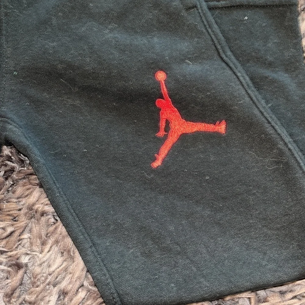 Jordan Boys Jumpman Sweatpants Black w Red Logo 5-6 year old